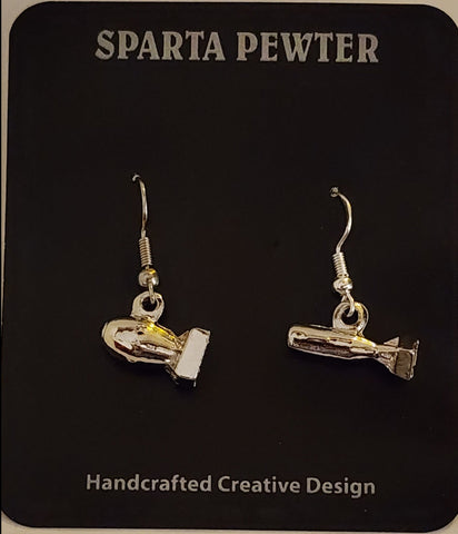 Pendientes de bomba atómica con hombre gordo y niño pequeño