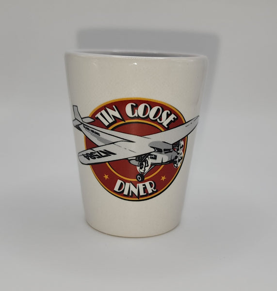 Vaso de chupito de cerámica con logotipo redondo de avión trimotor Tin Goose Diner