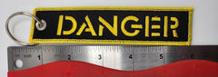 Llavero bordado Danger en negro y amarillo