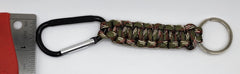 Llavero con mosquetón de paracord con diseño de camuflaje verde militar