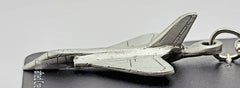 Llavero de peltre con forma de avión Douglas F5D-1 Skylancer