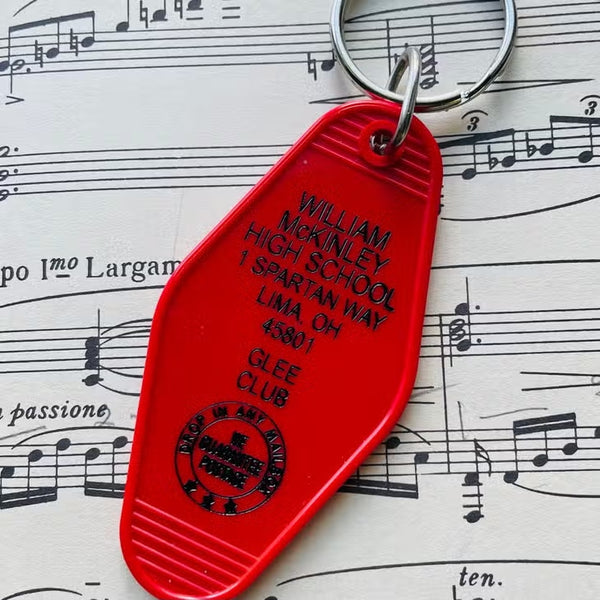 Llavero con llavero del motel de la escuela secundaria William McKinley (Glee) 