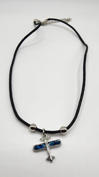 Collar de concha de paua en forma de avión 