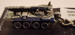 Llavero de peltre con el vehículo blindado Stryker de General Dynamics