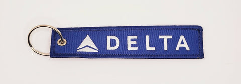 Llavero bordado en azul y blanco con el logotipo de Delta Airlines