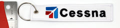 Llavero bordado en blanco y negro con el logotipo de Cessna