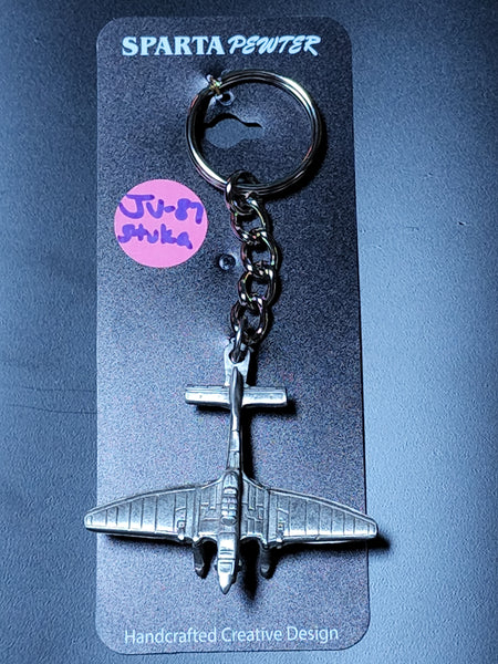 Llavero de peltre con el avión bombardero en picado alemán Junkers JU-87 "Stuka" de la Segunda Guerra Mundial