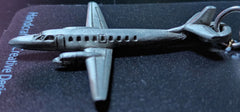 Llavero de peltre con forma de avión Fairchild C-26 Metroliner