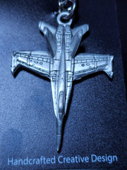 Llavero de peltre con el avión de combate McDonnell Douglas F/A-18 Hornet