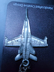 Llavero de peltre con el avión de combate McDonnell Douglas F/A-18 Hornet