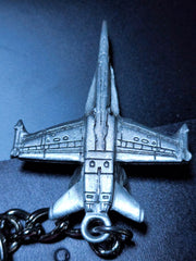 Llavero de peltre con el avión de combate McDonnell Douglas F/A-18 Hornet