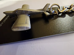 Llavero de avión de peltre Piper Warrior