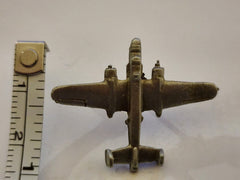 Pin de solapa de peltre con forma de avión bombardero Mitchell B-25 de North American Aviation de la Segunda Guerra Mundial
