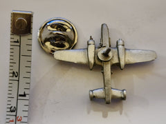 Pin de solapa de peltre con forma de avión bombardero Mitchell B-25 de North American Aviation de la Segunda Guerra Mundial