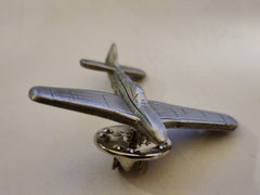 Pin de solapa de peltre del avión de combate P-51 Mustang de North American Aviation de la Segunda Guerra Mundial
