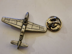 Pin de solapa de peltre del avión de combate P-51 Mustang de North American Aviation de la Segunda Guerra Mundial