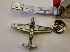 Pin de solapa de peltre del avión de combate P-51 Mustang de North American Aviation de la Segunda Guerra Mundial