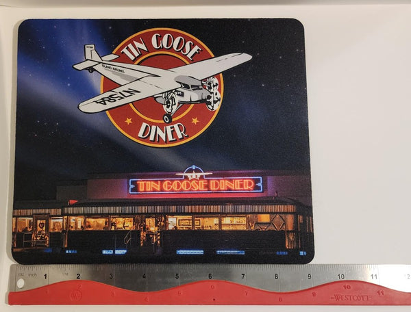 Alfombrilla de ratón con vista nocturna de Tin Goose Diner de los años 50