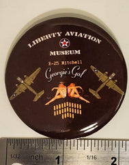 Pin con diseño de la nariz del avión B-25 "Georgie's Gal" y bombas