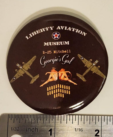 Pin con diseño de la nariz del avión B-25 "Georgie's Gal" y bombas