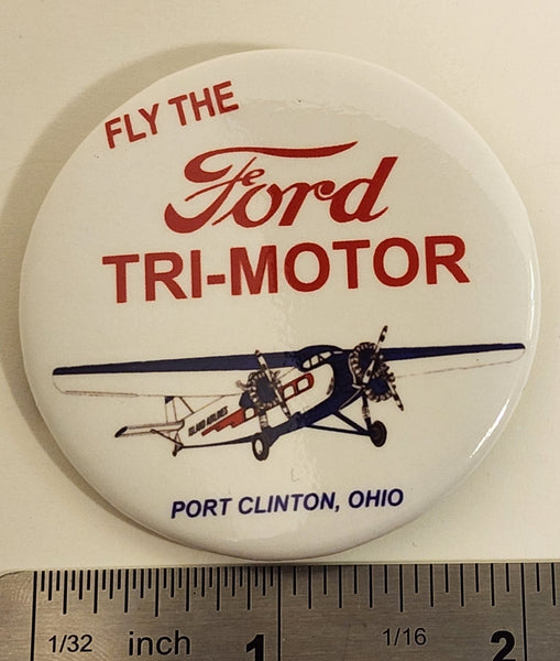 Pin de botón redondo con el trimotor de la marca Fly the Ford