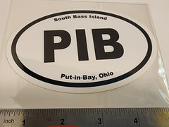 Adhesivo con el acrónimo europeo "PIB" (Put In Bay, South Bass Island) en forma ovalada