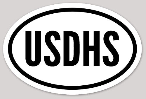 Pegatina con el acrónimo europeo "USDHS" (Departamento de Seguridad Nacional de los Estados Unidos)