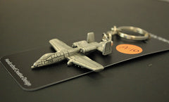 Llavero de peltre con forma de avión Fairchild Republic A-10 "Warthog" Thunderbolt II