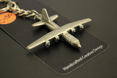 Llavero de peltre con el avión Lockheed C-130 Hercules