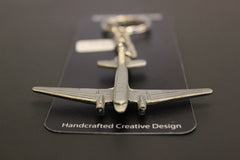 Llavero de peltre con avión Douglas C-47 Skytrain/DC-3 de la Segunda Guerra Mundial