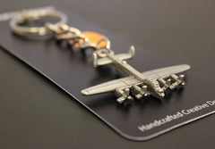 Llavero de peltre con forma de avión bombardero pesado británico Avro Lancaster de la Segunda Guerra Mundial