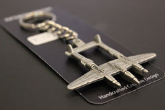 Llavero de peltre con el avión Lockheed P-38 Lightning de la Segunda Guerra Mundial