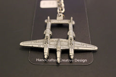 Llavero de peltre con el avión Lockheed P-38 Lightning de la Segunda Guerra Mundial