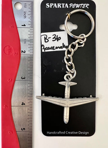 Llavero de peltre con forma de avión Convair B-36 Peacemaker