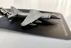 Llavero de peltre con el avión a reacción McDonnell Douglas AV-8B Harrier